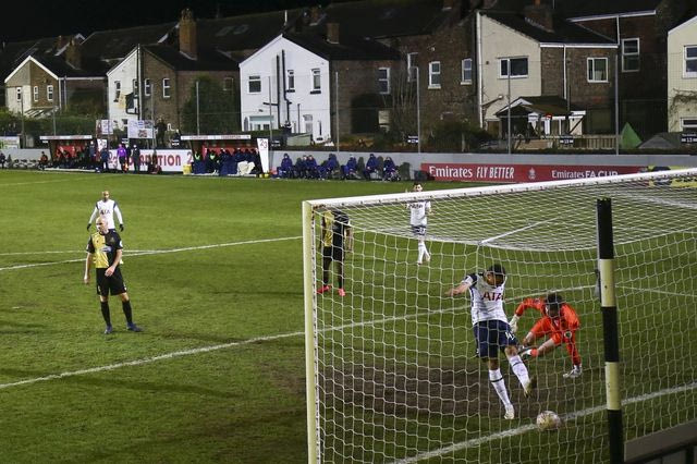 Και έζησε η Τότεναμ καλά και η Μαρίν καλύτερα