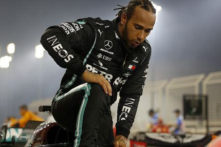 Ο Χάμιλτον πέταξε έξω τον Φερστάπεν πριν κάνει το κομμάτι του