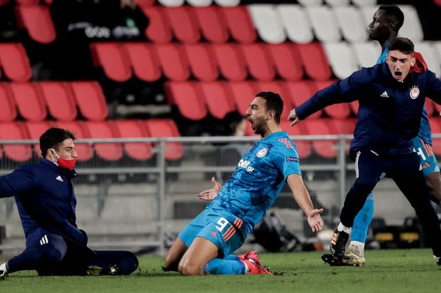 Αϊντχόφεν-Ολυμπιακός: Τα βεγγαλικά ξύπνησαν αυτόν που δεν έπρεπε