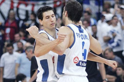 Στο ‘Καν’το (εμβόλιο) αγόρι μου’ με Παπαλουκά-Διαμαντίδη είχε και λάθος ‘πάσες’