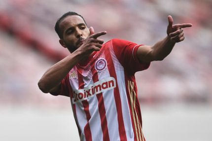 Ο Ελ Αραμπί βάζει όσα τέσσερις πρώην φορ του Ολυμπιακού μαζί