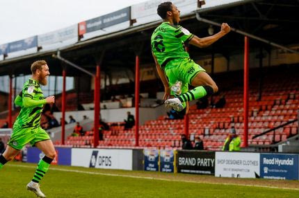 Φόρεστ Γκριν: Είναι vegan, φτιάχνει ξύλινο γήπεδο και έχει εμφανίσεις από καφέ