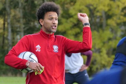 Ο τεχνικός της Χέρεφορντ ενθαρρύνει τους παίκτες του να τον πυροβολήσουν