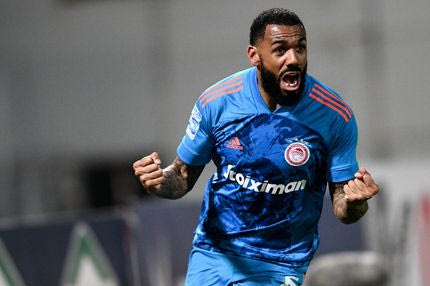 Βόλος-Ολυμπιακός: Ο Εμβιλά ντύθηκε Χασάν στο 5ο γκολ του Ζάχαβι