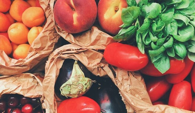 12 αγκαλιές: Το νέο project του Φρεσκούλη μοιράζει φρούτα, λαχανικά και αγάπη