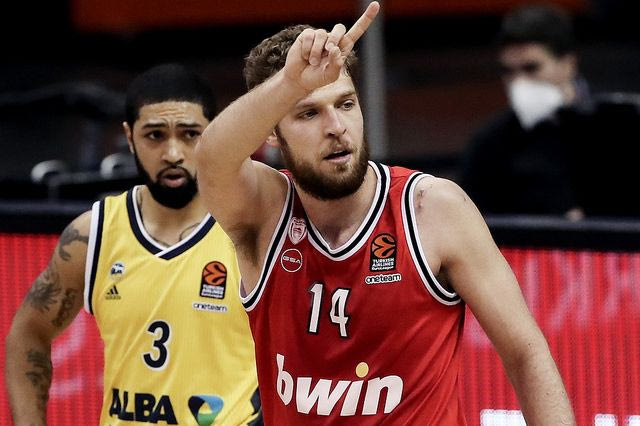 Άλμπα-Ολυμπιακός: Ο Βεζένκοφ τιμάει τα λεφτά του