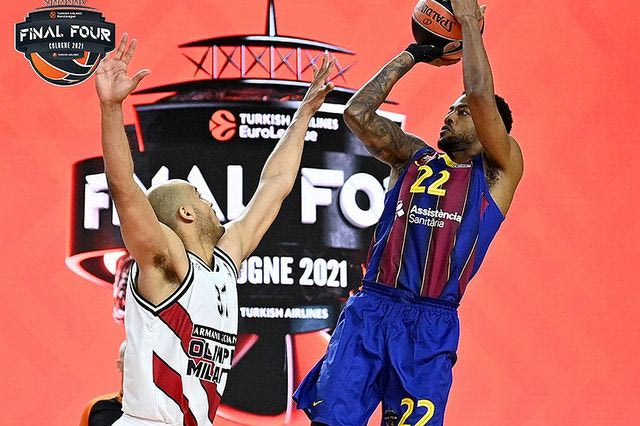 Ο Κόρι Χίγκινς γεννήθηκε και λαδώθηκε για να βάλει αυτό το mid-range σουτ