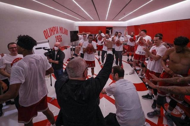 Ο Χρήστος Σταυρόπουλος φόρεσε τα κόκκινα παπούτσια της Μιλάνο