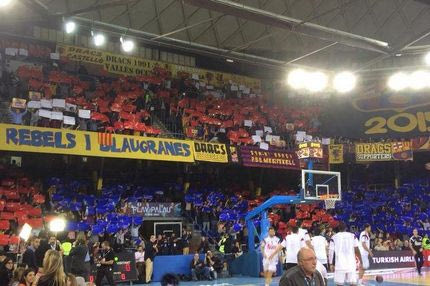 Το coreo των φίλων της Μπαρτσελόνα στο clasico (VIDEO)