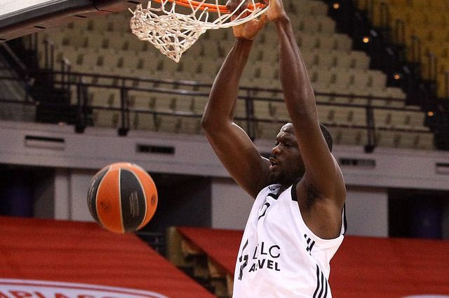 Μουσταφά Φαλ: Άγνωστες ιστορίες για τον πύργο του Ολυμπιακού