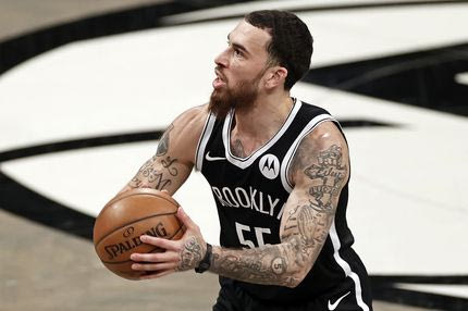 Οι Μπακς δεν ρίσκαραν με τον Τζέιμς κι εκείνος το ξεπληρώνει στον Αντετοκούνμπο