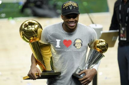 Όταν ο Αντετοκούνμπο μοιραζόταν το φαγητό του και είχε συκώτι 70χρονου πότη