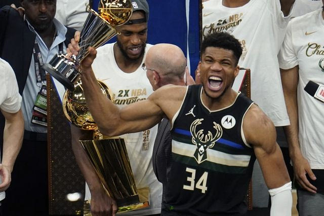 Ο ορός του αφυδατωμένου Γιάννη και η κυβίστηση του Πέρκινς