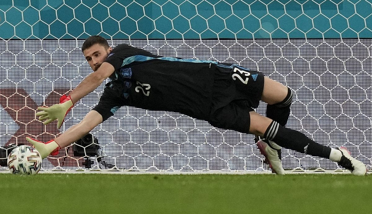 O Ουνάι Σιμόν έχει κοχόνες και περιμένει την Ιταλία