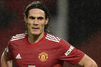 Ο Σόλσκιερ έδινε οδηγίες στον Καβάνι για 4-4-2 και όταν η Γιουνάιτεντ έπαιζε με δέκα