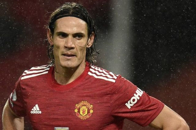 Ο Σόλσκιερ έδινε οδηγίες στον Καβάνι για 4-4-2 και όταν η Γιουνάιτεντ έπαιζε με δέκα