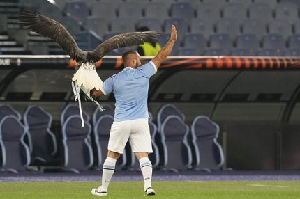 Ο εκπαιδευτής αετού της Λάτσιο, που χαιρέτησε φασιστικά και αποθέωσε τον Μουσολίνι, δεν κατάλαβε γιατί εκδιώχθηκε