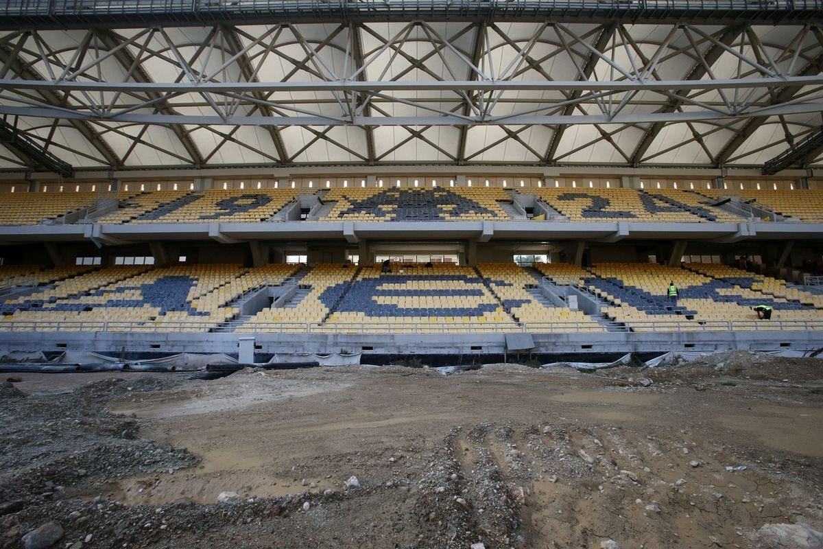 Η κεντρική εξέδρα της OPAP Arena πήρε τη μορφή της