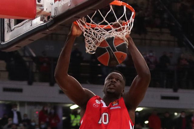 Ολυμπιακός από το Λονδίνο κι ο Φαλ που πασάρει σαν τον Βούιτσιτς