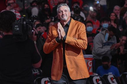 Τόνι Κούκοτς, ο σερβιτόρος που έβλεπε ΝΒΑ ακόμη και στον γάμο του