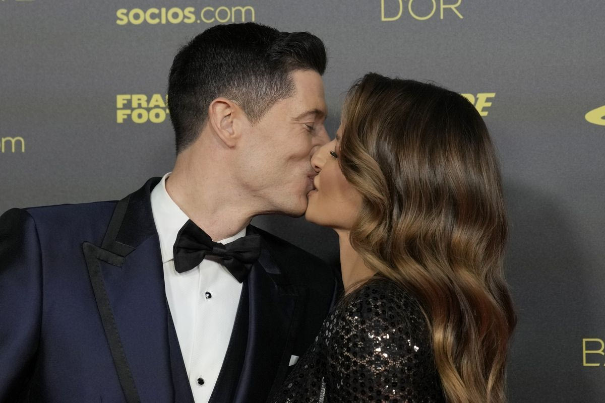 Το τρυφερό φιλί του Λεβαντόβσκι στη σύζυγό του πριν από την τελετή