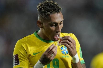 Η ατιμώρητη αγκωνιά του Οταμέντι στο πρόσωπο του Ραφίνια