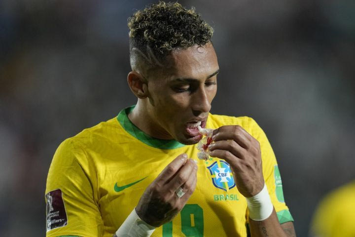 Η ατιμώρητη αγκωνιά του Οταμέντι στο πρόσωπο του Ραφίνια