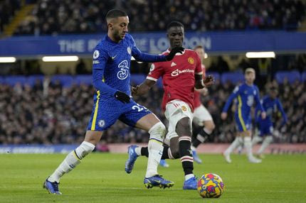 Οι ομάδες της Premier League εξετάζουν “ψαλίδι” στις αποδοχές των ανεμβολίαστων παικτών