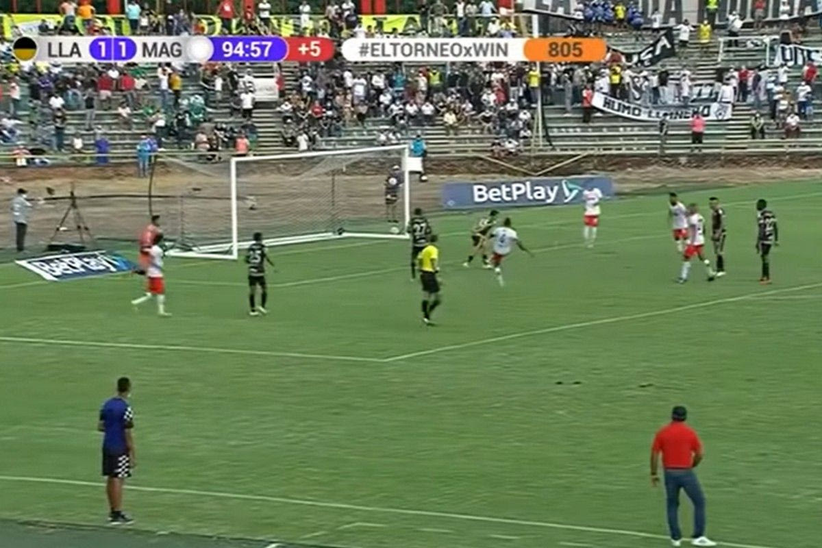 Ματς παρωδία στην Κολομβία, έβαλαν γκολ και οι αμυντικοί τους κοιτούσαν