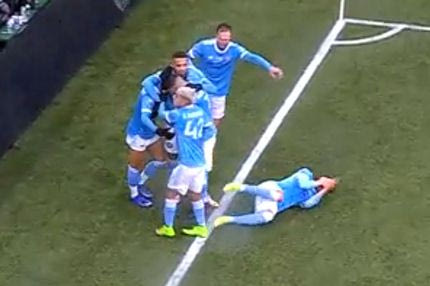 Στον τελικό του MLS ο Μεδίνα δέχθηκε μπουκάλι μπύρας στο κεφάλι