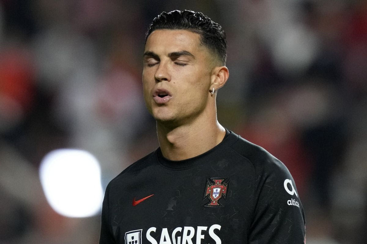 Ο Ρονάλντο έγραψε “γεγονότα” κάτω από ανάρτηση που έλεγε ότι ο Μέσι “έκλεψε” τη Χρυσή Μπάλα