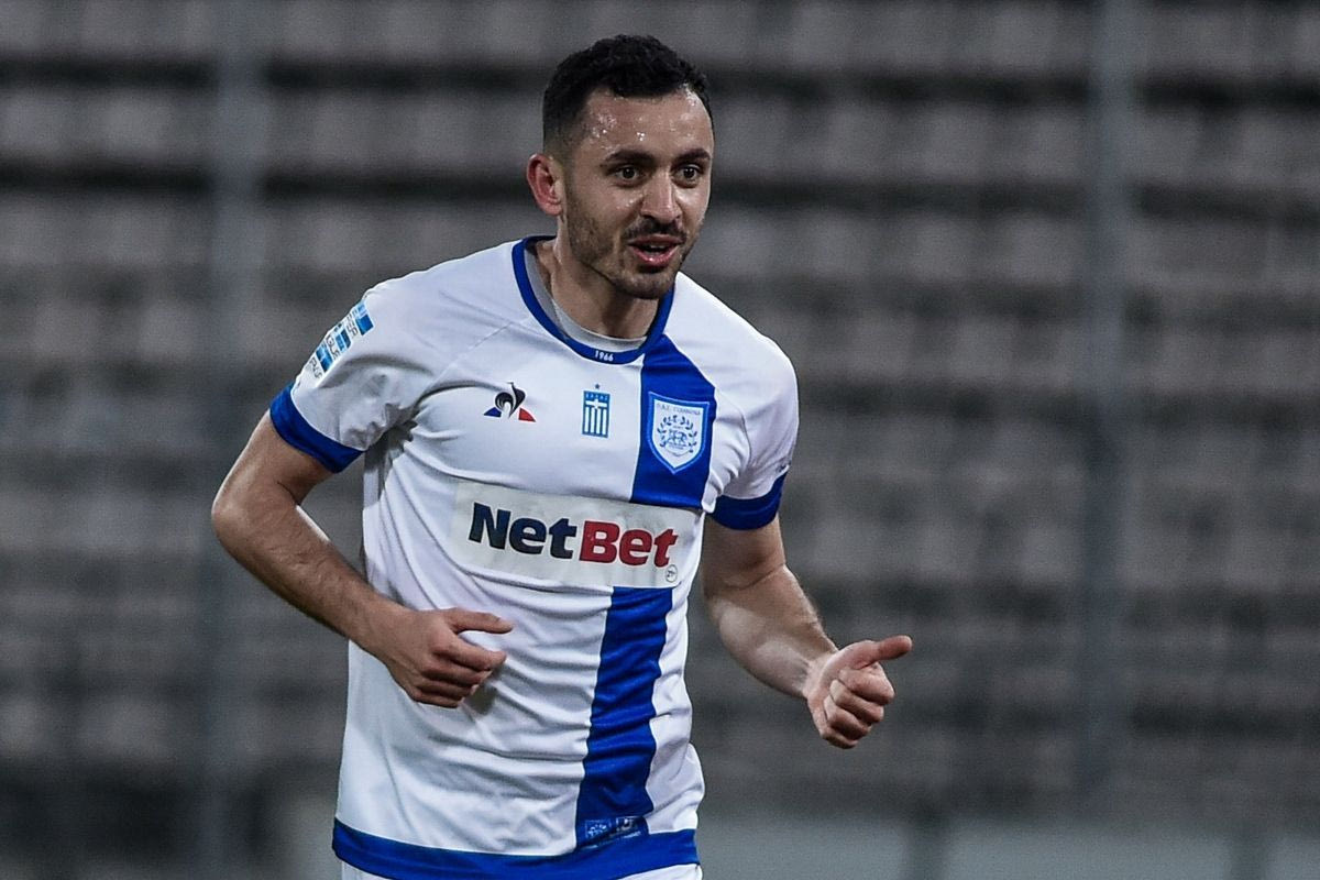 Ο Σάλιακας τιμάει το τελευταίο ψίχουλο από το ψωμί που τρώει