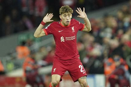 Ο Τσιμίκας έβρισε στα ελληνικά τον διαιτητή του Λίβερπουλ – Λέστερ