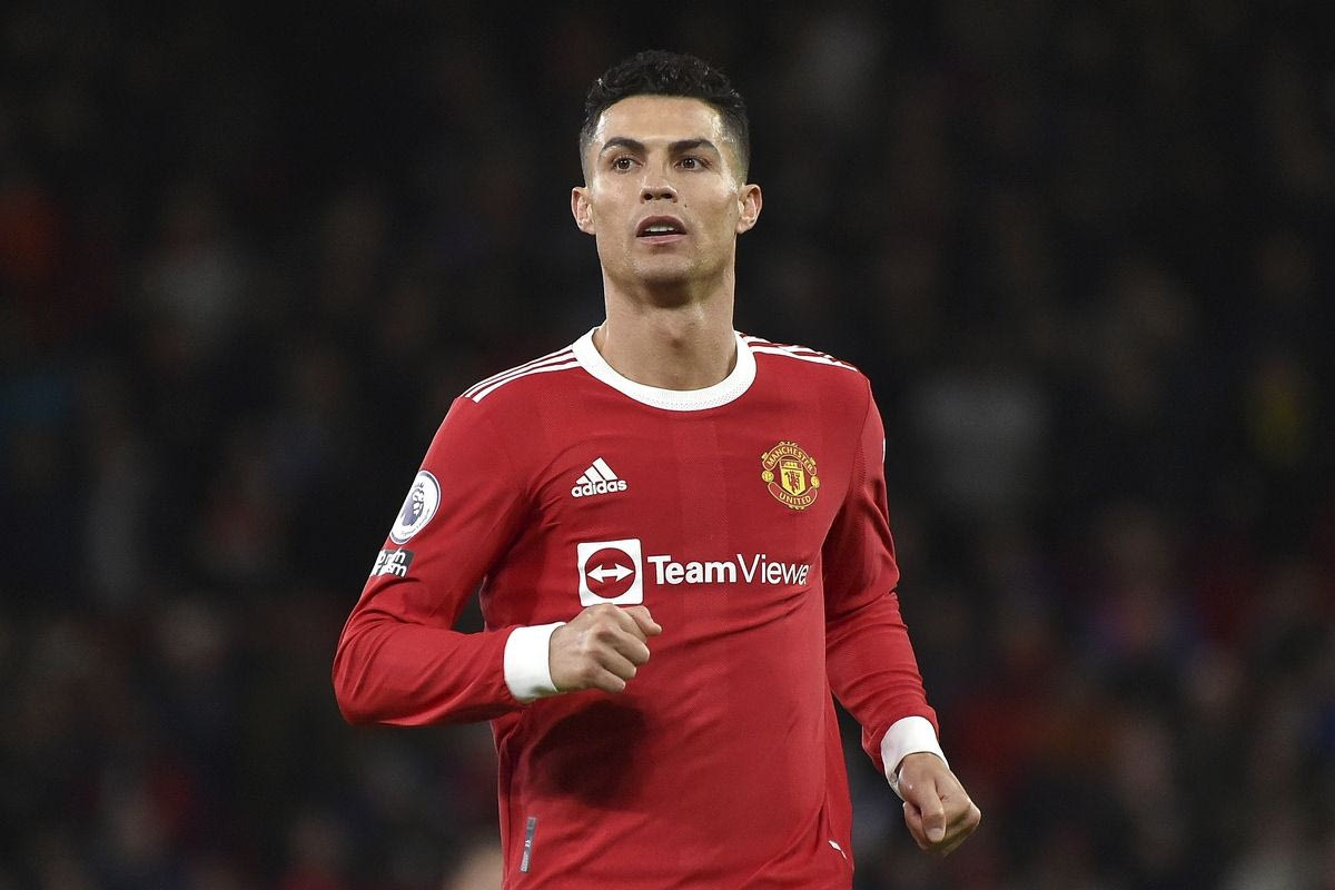 Tα φώτα στο «Ολντ Τράφορντ» και την εμβόλιμη αγωνιστική στην Superleague