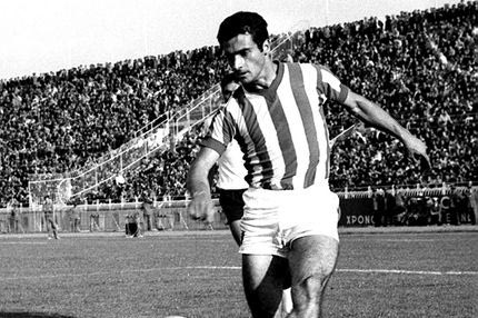 Ο “τρελός” Μποτίνος πικράθηκε στον Ολυμπιακό, τα έβαλε με την χούντα και ήταν ο καλύτερος εξτρέμ όλων των εποχών