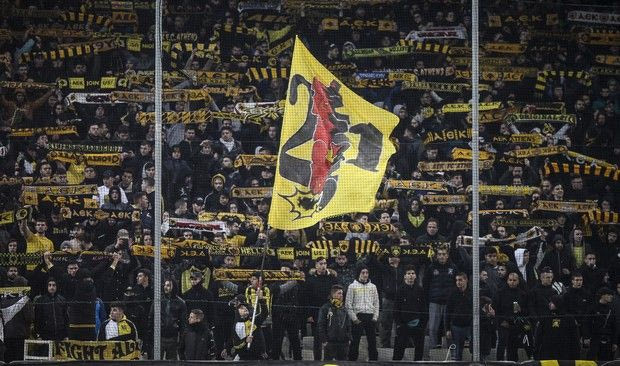 Το αντιρατσιστικό πανό των οργανωμένων