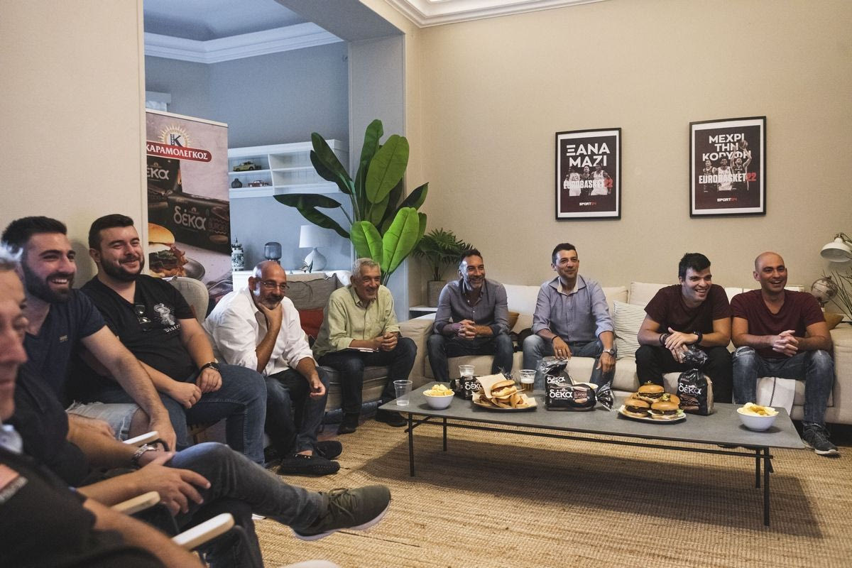 Είδαμε το Εσθονία – Ελλάδα με τα πιο νόστιμα ΔΕΚΑ brioche burger & hot dog από τον ΚΑΡΑΜΟΛΕΓΚΟ