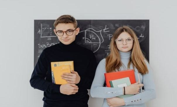 Το all day bistro που κρύβεται στον πιο κινηματογραφικό κήπο της Αθήνας