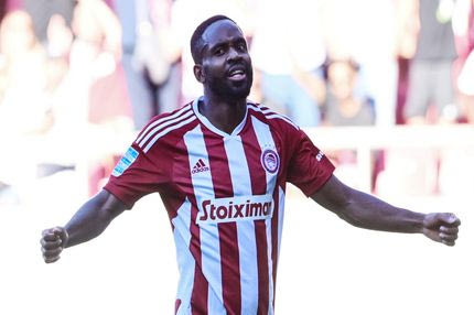 Σεντρίκ Μπακαμπού: Και πρόεδρος ομάδας ο άσος του Ολυμπιακού