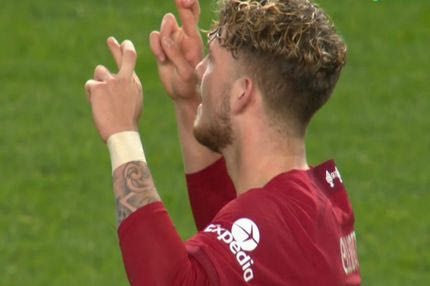 Ο Έλιοτ κάνει “σταυρουδάκια” και προσευχές για να μετρήσει το πρώτο του γκολ στο UCL