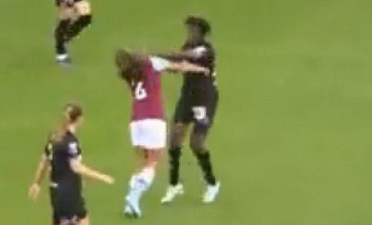 Μπουνιά και αποβολή σε αγώνα ποδοσφαίρου γυναικών