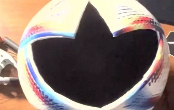 TikToker αποκαλύπτει μία περιέργη σύμπτωση στην επίσημη μπάλα του Παγκοσμίου Κυπέλλου