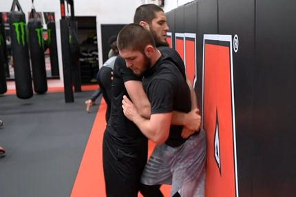 Ο Καμπίπ απελευθερώνει το επόμενο “κτήνος” του UFC για να γίνει πρωταθλητής