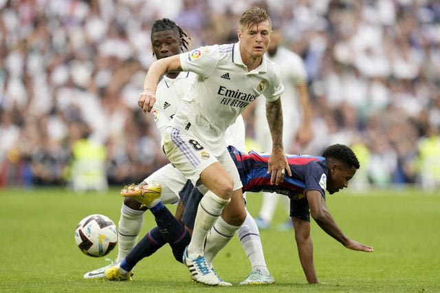 Η Ρεάλ νίκησε την Μπάρτσα, ο Κρόος το γιόρτασε βάζοντας συμπαίκτη του στην 3αδα με τους καλύτερους του κόσμου