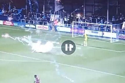 Αγγλία: Πέταξαν κροτίδα μπροστά στον κίπερ εν ώρα αγώνα!