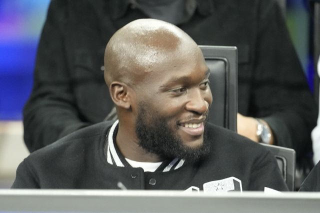 Έξαλλος Λουκάκου με εφημερίδα: “Σύντομα οι άνθρωποι μου θα επικοινωνήσουν μαζί σας”