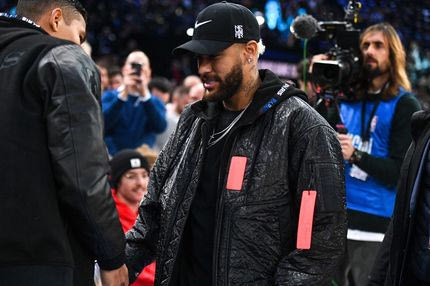 Παράλιγο Τούχελ – Κόντε μεταξύ Νεϊμάρ και διαιτητή