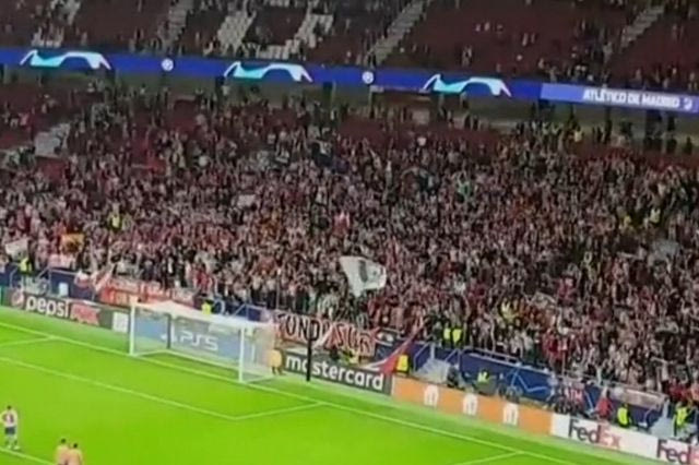 Μεγαλειώδης στιγμή στη Μαδρίτη: Οι οπαδοί αποθεώνουν τους παίκτες της Ατλέτικο