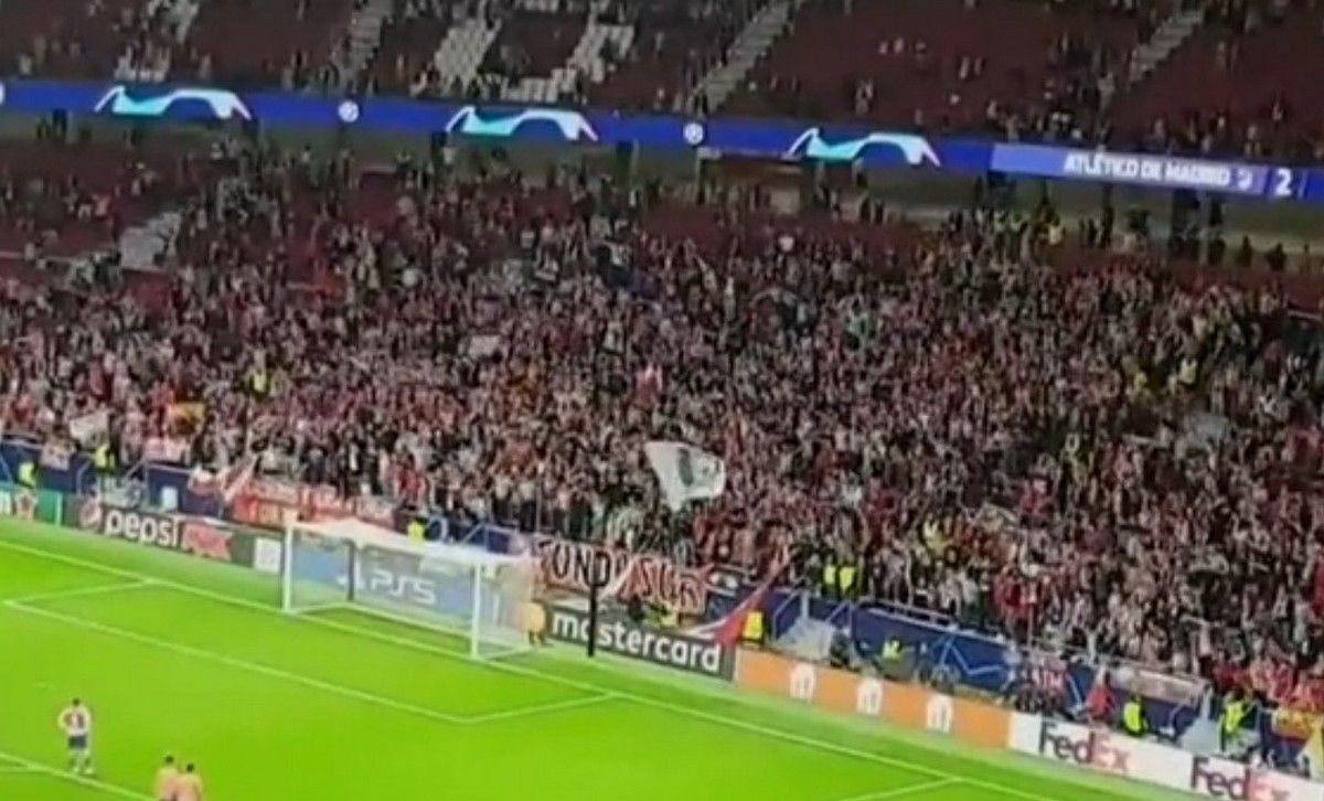 Μεγαλειώδης στιγμή στη Μαδρίτη: Οι οπαδοί αποθεώνουν τους παίκτες της Ατλέτικο
