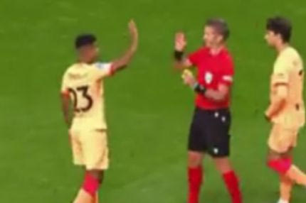 Awkward σκηνικό στο UCL ανάμεσα σε παίκτη και διαιτητή